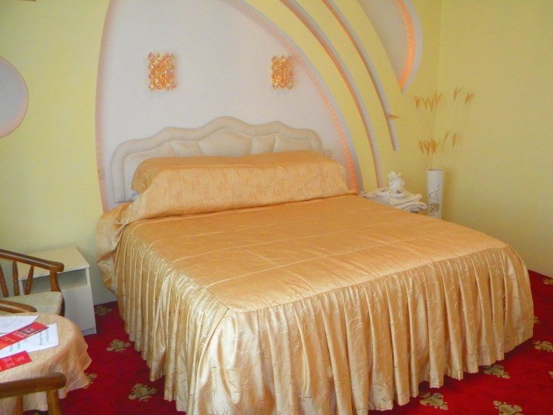Gloria Mini-Hotel Chisinau Ngoại thất bức ảnh